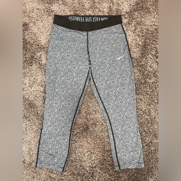Nike dri-fit black slate blue stretch capri running pants women’s size M - Picture 1 of 12